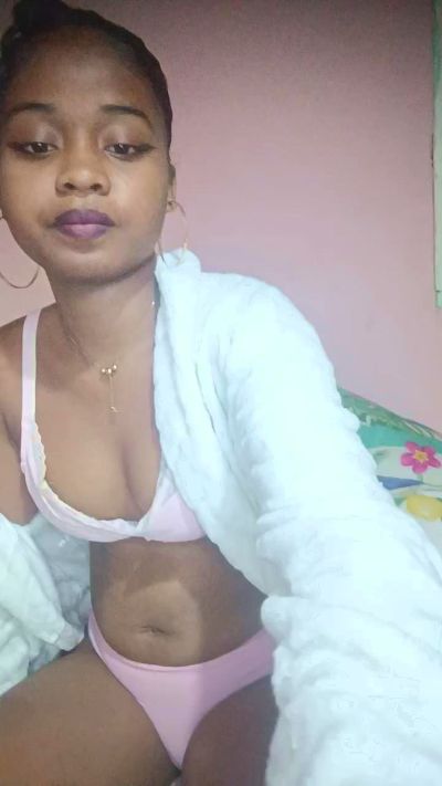 charlne_fun live cam on Cam4
