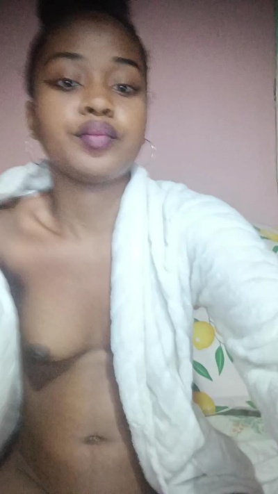 charlne_fun live cam on Cam4