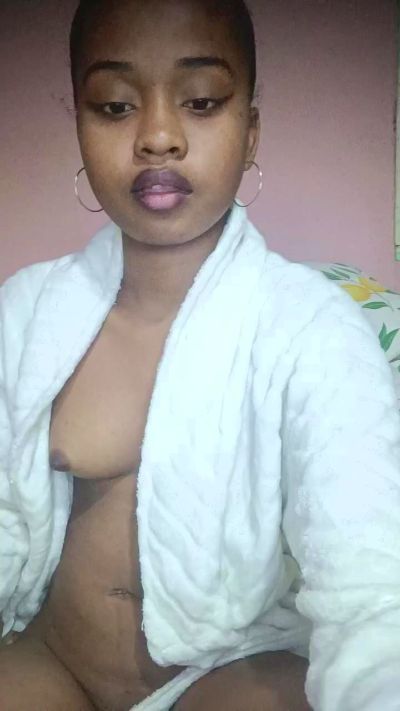charlne_fun live cam on Cam4