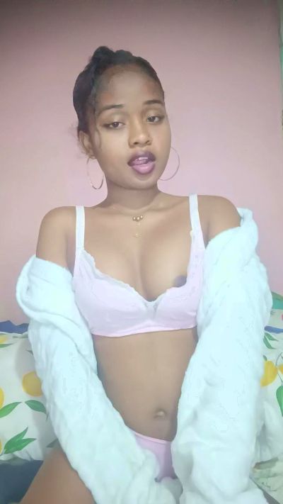 charlne_fun live cam on Cam4