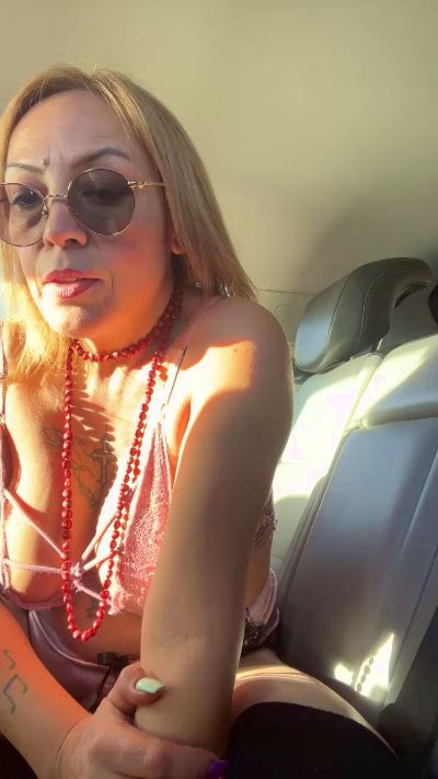 charlotte_milf3 live cam on Cam4