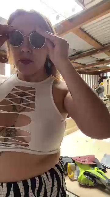 charlotte_milf3 live cam on Cam4