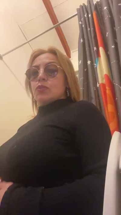 charlotte_milf3 live cam on Cam4
