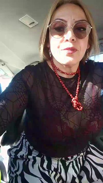 charlotte_milf3 live cam on Cam4