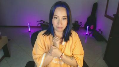charlottez1 live cam on Cam4