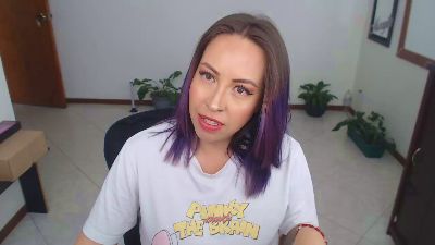 charlottez1 live cam on Cam4
