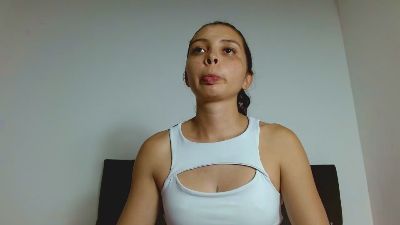 charlottlux18 live cam on Cam4