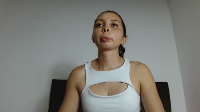 charlottlux18 live cam on Cam4