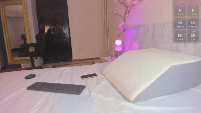 charolbruce_1 live cam on Cam4