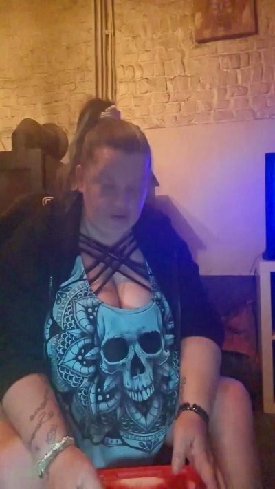 chattehumide2 live cam on Cam4