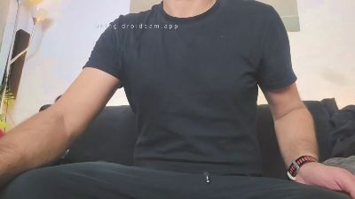 chavarez1981 live cam on Cam4