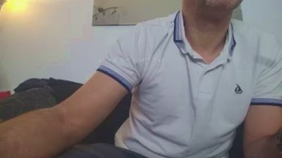 chavarez1981 live cam on Cam4