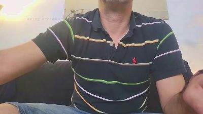 chavarez1981 live cam on Cam4