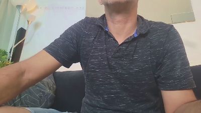 chavarez1981 live cam on Cam4