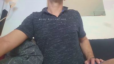 chavarez1981 live cam on Cam4