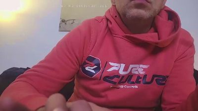 chavarez1981 live cam on Cam4