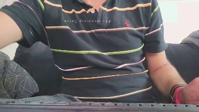 chavarez1981 live cam on Cam4
