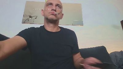 chavarez1981 live cam on Cam4