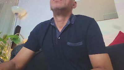 chavarez1981 live cam on Cam4