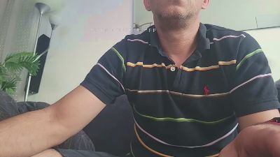 chavarez1981 live cam on Cam4