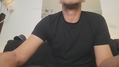 chavarez1981 live cam on Cam4