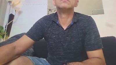 chavarez1981 live cam on Cam4