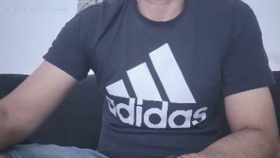 chavarez1981 live cam on Cam4
