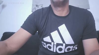 chavarez1981 live cam on Cam4