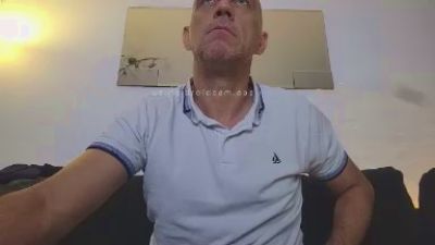 chavarez1981 live cam on Cam4