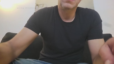 chavarez1981 live cam on Cam4