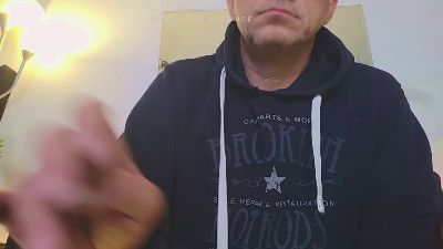 chavarez1981 live cam on Cam4