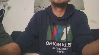 chavarez1981 live cam on Cam4