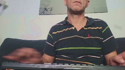 chavarez1981 live cam on Cam4