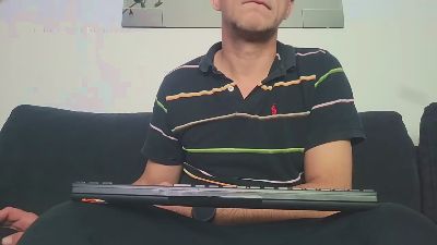 chavarez1981 live cam on Cam4