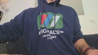 chavarez1981 live cam on Cam4