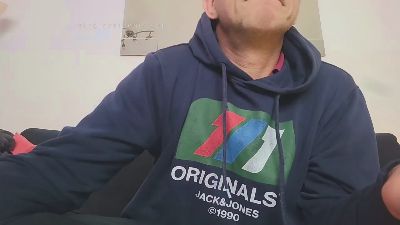 chavarez1981 live cam on Cam4