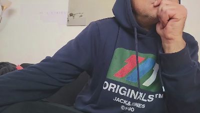 chavarez1981 live cam on Cam4