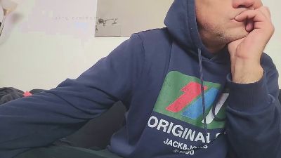 chavarez1981 live cam on Cam4
