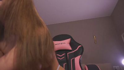 cheekie_breekie live cam on Cam4