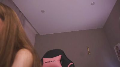 cheekie_breekie live cam on Cam4