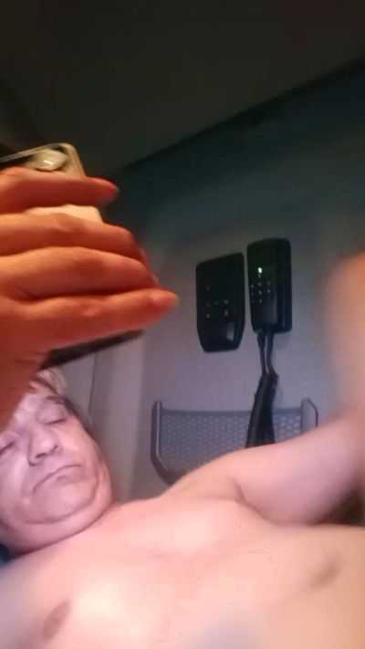 chelu2 live cam on Cam4