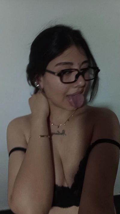 cherry_xxx_hot live cam on Cam4