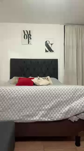 cherryboom20 live cam on Cam4