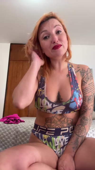 cherryboom20 live cam on Cam4