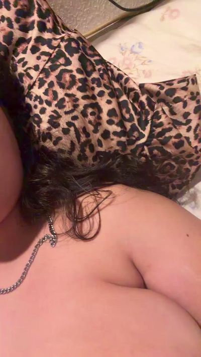 chicahot57 live cam on Cam4
