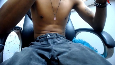 chico_latino23 live cam on Cam4