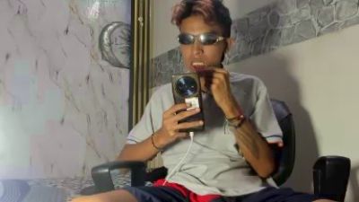 chico_latino23 live cam on Cam4
