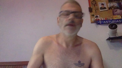 chicogijon40 live cam on Cam4