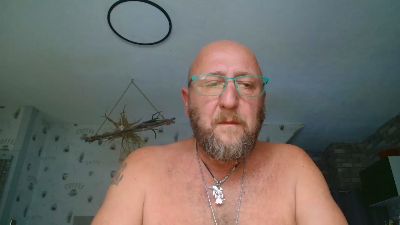 chillyco1 live cam on Cam4