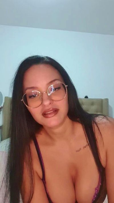 chloe_desire84